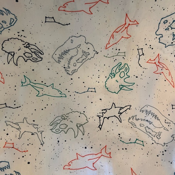 CRAFT + FLOW BOYS PRINTED BUTTON DOWN SHIRT MULTI-COLORED. SIZE 4-5 - Picture 2 of 7